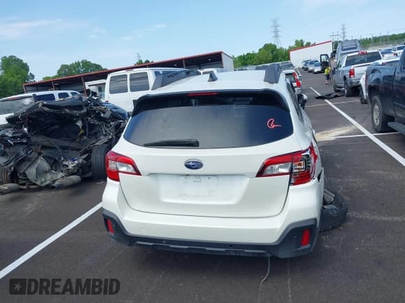 ✅ 2018 Subaru Outback Limited • VIN: 4S4BSANC0J3299044 • Lot: 42298474. Listed on IAAI with Not provided. Free auction sales archive from the USA and detailed vehicle history report at DreamBid. Image 15.