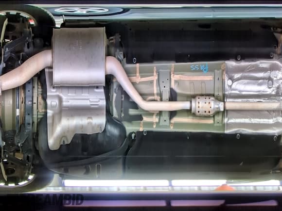 ✅ 2019 Hyundai Santa Fe SE • VIN: 5NMS23AD4KH020406 • Лот: 56236005. Опубликован ранее на Copart с пробегом 107 972 миль. Бесплатный доступ к архиву аукционных продаж из США и подробный отчёт об истории автомобиля на DreamBid. Изображение 14.