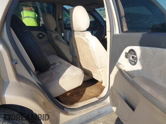 ✅ 2006 Chevrolet Equinox LS • VIN: 2CNDL13F966028891 • Лот: 41241845. Опубликован ранее на IAAI с пробегом 229 046 миль. Бесплатный доступ к архиву аукционных продаж из США и подробный отчёт об истории автомобиля на DreamBid. Изображение 8.