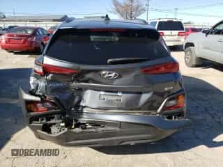 2019 Hyundai Kona SEL z VIN KM8K6CAA4KU350187, wystawiony jako Copart lot #67957452 z przebiegiem 16 391 mil mil oraz . Historia ofert i sprzedaży dostępna na DreamBid. Obrazek 6.