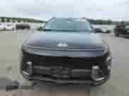 2024 Hyundai Kona SEL z VIN KM8HBCAB4RU103938, wystawiony jako Copart lot #71125875 z przebiegiem 30 341 mil mil oraz Szkoda całkowita • Salvage title. Historia ofert i sprzedaży dostępna na DreamBid. Obrazek 5.