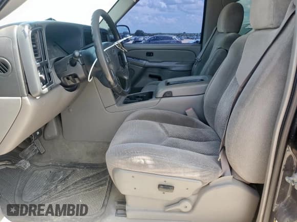 ✅ 2005 Chevrolet Suburban LT • VIN: 3GNEC16Z95G257855 • Лот: 61812335. Опубликован ранее на Copart с пробегом 188 511 миль. Бесплатный доступ к архиву аукционных продаж из США и подробный отчёт об истории автомобиля на DreamBid. Изображение 7.