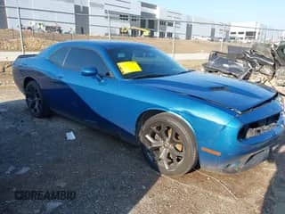 2020 Dodge Challenger SXT z VIN 2C3CDZAG3LH227205, wystawiony jako IAAI lot #43021755 z przebiegiem 99 268 mil mil oraz . Historia ofert i sprzedaży dostępna na DreamBid. Obrazek 1.
