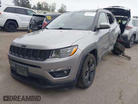 ✅ 2019 Jeep Compass Latitude • VIN: 3C4NJCBB7KT617761 • Lot: 42034947. Listed on IAAI with 114,839 mi. Free auction sales archive from the USA and detailed vehicle history report at DreamBid. Image 18.