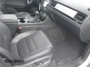 ✅ 2014 Volkswagen Touareg Sport • VIN: WVGEF9BP6ED006075 • Lot: 41478721. Wystawiony na IAAI z przebiegiem 129 150 mil. Bezpłatny archiwum sprzedaży aukcyjnych z USA i szczegółowy raport historii pojazdu na DreamBid. Zdjęcie 5.