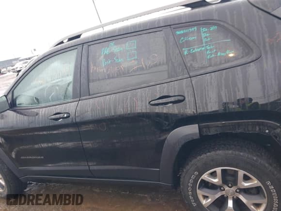 ✅ 2017 Jeep Cherokee Trailhawk L Plus • VIN: 1C4PJMBB9HW551506 • Лот: 41650841. Опубликован ранее на IAAI с пробегом 51 273 миль. Бесплатный доступ к архиву аукционных продаж из США и подробный отчёт об истории автомобиля на DreamBid. Изображение 15.