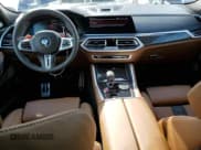 ✅ 2020 BMW X6 M Competition • VIN: 5YMCY0C03L9D01700 • Lot: 43030473. Wystawiony na Copart z przebiegiem 5 546 mil. Bezpłatny archiwum sprzedaży aukcyjnych z USA i szczegółowy raport historii pojazdu na DreamBid. Zdjęcie 8.