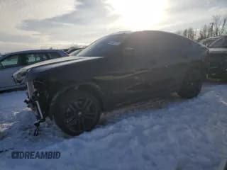 ✅ 2022 BMW X6 M • VIN: 5YMCY0C05N9K36137 • Lot: 88100105. Wystawiony na Copart z przebiegiem 13 398 mil. Bezpłatny archiwum sprzedaży aukcyjnych z USA i szczegółowy raport historii pojazdu na DreamBid. Zdjęcie 1.