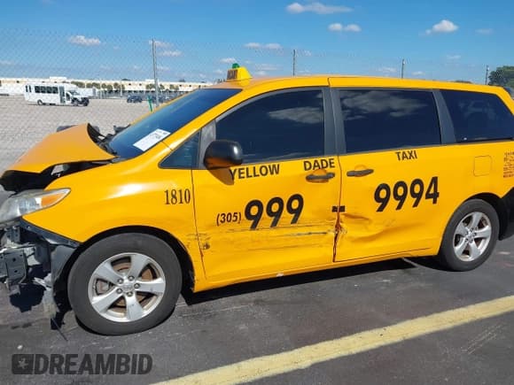 ✅ 2016 Toyota Sienna L • VIN: 5TDZK3DC2GS724321 • Lot: 43773404. Listed on IAAI with 264,851 mi. Free auction sales archive from the USA and detailed vehicle history report at DreamBid. Image 6.