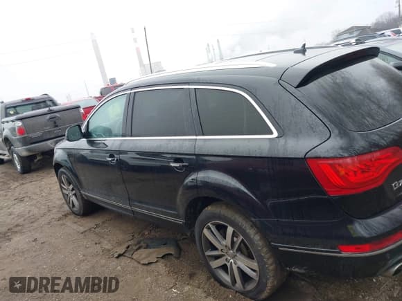 ✅ 2015 Audi Q7 Prestige • VIN: WA1VMAFE9FD024375 • Лот: 41575018. Опубликован ранее на IAAI с пробегом 133 495 миль. Бесплатный доступ к архиву аукционных продаж из США и подробный отчёт об истории автомобиля на DreamBid. Изображение 14.