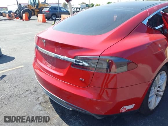 ✅ 2013 Tesla Model S • VIN: 5YJSA1CG1DFP21908 • Lot: 43236894. Listed on IAAI with 170,121 mi. Free auction sales archive from the USA and detailed vehicle history report at DreamBid. Image 4.