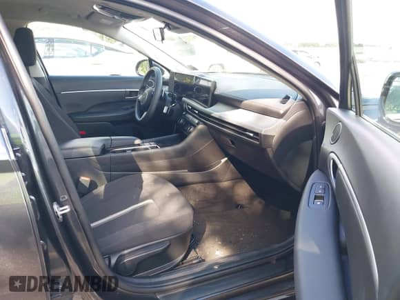 2024 Hyundai Sonata SEL z VIN KMHL64JA1RA411582, wystawiony jako IAAI lot #43092557 z przebiegiem 14 411 mil mil oraz . Historia ofert i sprzedaży dostępna na DreamBid. Obrazek 5.