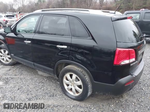 ✅ 2011 Kia Sorento LX • VIN: 5XYKTDA15BG140878 • Lot: 43786709. Wystawiony na IAAI z przebiegiem 219 812 mil. Bezpłatny archiwum sprzedaży aukcyjnych z USA i szczegółowy raport historii pojazdu na DreamBid. Zdjęcie 3.