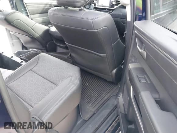 ✅ 2023 Toyota Tundra SR5 • VIN: 5TFLA5EC2PX019015 • Lot: 41449608. Wystawiony na IAAI z przebiegiem 21 944 mil. Bezpłatny archiwum sprzedaży aukcyjnych z USA i szczegółowy raport historii pojazdu na DreamBid. Zdjęcie 8.