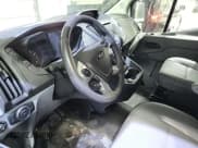 ✅ 2019 Ford Transit Cargo • VIN: 1FTYR2YM4KKA85623 • Lot: 43943597. Wystawiony na IAAI z przebiegiem 97 589 mil. Bezpłatny archiwum sprzedaży aukcyjnych z USA i szczegółowy raport historii pojazdu na DreamBid. Zdjęcie 31.