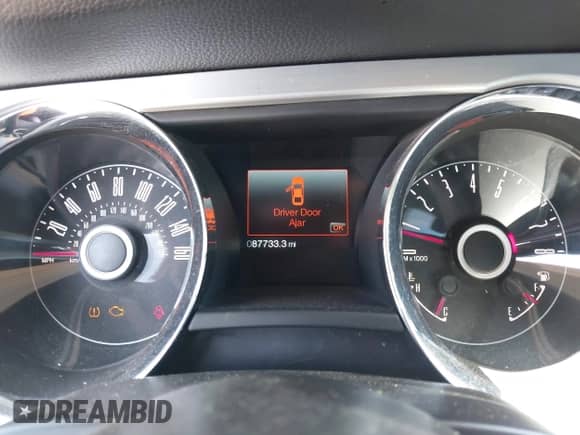 2014 Ford Mustang V6 с VIN 1ZVBP8EM1E5291808, выставлен на аукционе IAAI как лот 42353380 с пробегом 87 733 миль миль и . История ставок и продаж доступна на DreamBid. Изображение 7.