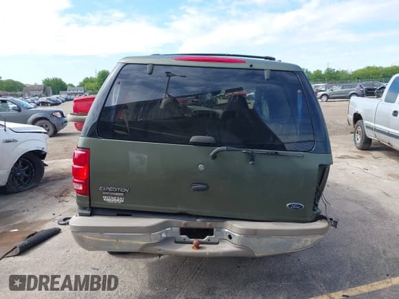 ✅ 2000 Ford Expedition Eddie Bauer • VIN: 1FMPU18L5YLC36320 • Lot: 42355865. Listed on IAAI with 221,787 mi. Free auction sales archive from the USA and detailed vehicle history report at DreamBid. Image 16.