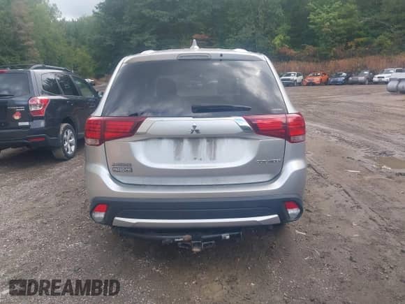 2018 Mitsubishi Outlander ES z VIN JA4AZ3A38JZ057722, wystawiony jako IAAI lot #43123067 z przebiegiem 82 060 mil mil oraz . Historia ofert i sprzedaży dostępna na DreamBid. Obrazek 16.