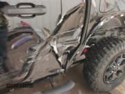 ✅ 2022 Jeep Gladiator Willys Sport • VIN: 1C6HJTAG2NL163338 • Lot: 41273645. Wystawiony na IAAI z przebiegiem 14 031 mil. Bezpłatny archiwum sprzedaży aukcyjnych z USA i szczegółowy raport historii pojazdu na DreamBid. Zdjęcie 6.