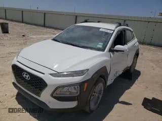 ✅ 2021 Hyundai Kona SEL • VIN: KM8K2CAA1MU734295 • Лот: 63169233. Опубликован ранее на Copart с пробегом 18 723 миль. Бесплатный доступ к архиву аукционных продаж из США и подробный отчёт об истории автомобиля на DreamBid. Изображение 1.