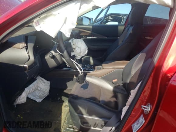 ✅ 2021 Mazda CX-30 Premium • VIN: 3MVDMBDY2MM265585 • Lot: 56051584. Wystawiony na Copart z przebiegiem 20 156 mil. Bezpłatny archiwum sprzedaży aukcyjnych z USA i szczegółowy raport historii pojazdu na DreamBid. Zdjęcie 7.