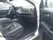 ✅ 2018 Toyota Highlander Limited • VIN: 5TDDZRFH6JS851503 • Lot: 40911739. Wystawiony na IAAI z przebiegiem 147 982 mil. Bezpłatny archiwum sprzedaży aukcyjnych z USA i szczegółowy raport historii pojazdu na DreamBid. Zdjęcie 5.