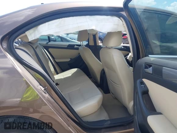 ✅ 2015 Volkswagen Jetta SE • VIN: 3VWD07AJ0FM214295 • Лот: 42593549. Опубликован ранее на IAAI с пробегом 62 720 миль. Бесплатный доступ к архиву аукционных продаж из США и подробный отчёт об истории автомобиля на DreamBid. Изображение 8.