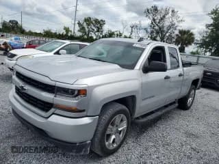 ✅ 2019 Chevrolet Silverado 1500 Custom • VIN: 2GCRCMEC3K1240546 • Лот: 81136095. Опубликован ранее на Copart с пробегом 82 257 миль. Бесплатный доступ к архиву аукционных продаж из США и подробный отчёт об истории автомобиля на DreamBid. Изображение 1.