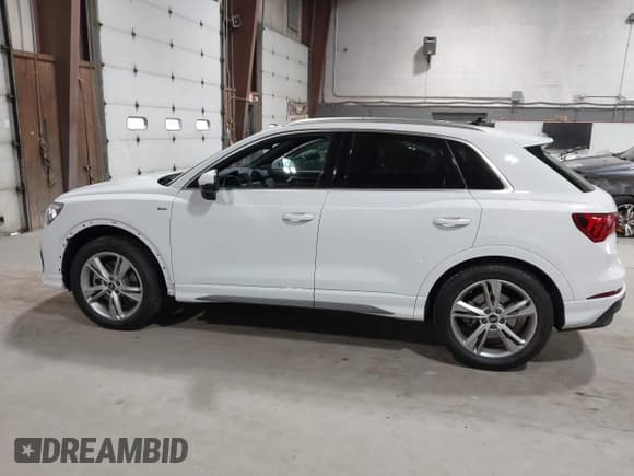 ✅ 2024 Audi Q3 S line Premium Plus • VIN: WA1EECF38R1188598 • Лот: 42888689. Опубликован ранее на IAAI с пробегом 4 290 миль. Бесплатный доступ к архиву аукционных продаж из США и подробный отчёт об истории автомобиля на DreamBid. Изображение 15.