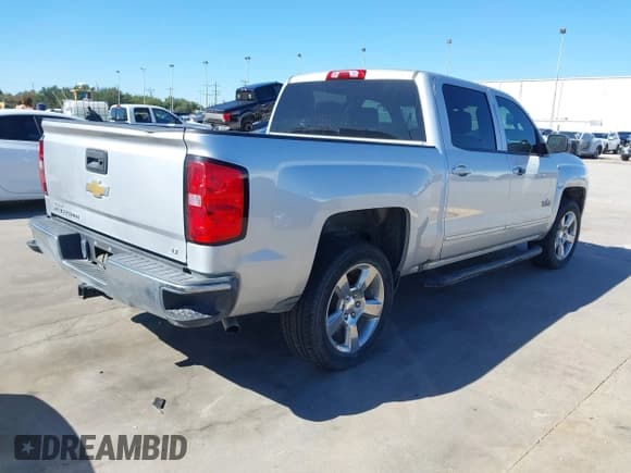 ✅ 2018 Chevrolet Silverado 1500 LT • VIN: 3GCPCREC9JG586160 • Lot: 43568321. Wystawiony na IAAI z przebiegiem 51 386 mil. Bezpłatny archiwum sprzedaży aukcyjnych z USA i szczegółowy raport historii pojazdu na DreamBid. Zdjęcie 4.