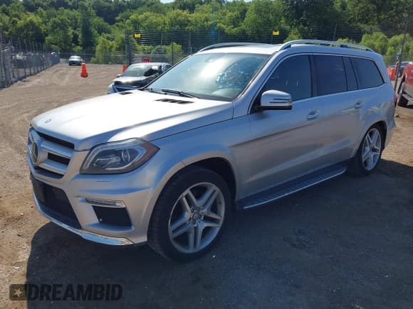 ✅ 2015 Mercedes-Benz GL 550 • VIN: 4JGDF7DE5FA518831 • Лот: 42640330. Опубликован ранее на IAAI с пробегом 105 742 миль. Бесплатный доступ к архиву аукционных продаж из США и подробный отчёт об истории автомобиля на DreamBid. Изображение 2.