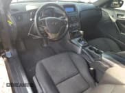 ✅ 2013 Hyundai Genesis Coupe Premium • VIN: KMHHT6KD3DU097802 • Lot: 41675925. Wystawiony na Copart z przebiegiem 82 796 mil. Bezpłatny archiwum sprzedaży aukcyjnych z USA i szczegółowy raport historii pojazdu na DreamBid. Zdjęcie 8.