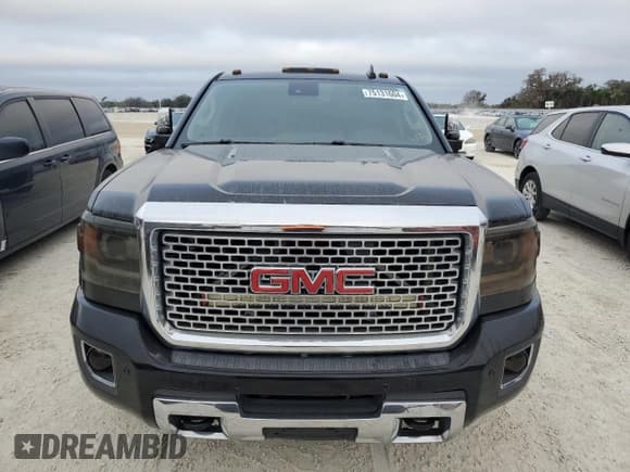 ✅ 2015 GMC Sierra 3500HD Denali • VIN: 1GT424E80FF657761 • Lot: 75131604. Wystawiony na Copart z przebiegiem 78 011 mil. Bezpłatny archiwum sprzedaży aukcyjnych z USA i szczegółowy raport historii pojazdu na DreamBid. Zdjęcie 5.