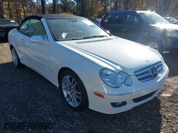 ✅ 2009 Mercedes-Benz CLK 350 • VIN: WDBTK56F09T110220 • Lot: 43711875. Listed on IAAI with 48,477 mi. Free auction sales archive from the USA and detailed vehicle history report at DreamBid. Image 1.