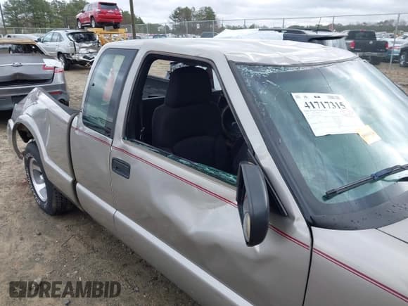 ✅ 2003 Chevrolet S-10 LS • VIN: 1GCCS19X438144296 • Лот: 41717315. Опубликован ранее на IAAI с пробегом 271 041 миль. Бесплатный доступ к архиву аукционных продаж из США и подробный отчёт об истории автомобиля на DreamBid. Изображение 13.