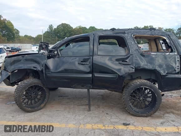 ✅ 2007 GMC Yukon SLE • VIN: 1GKFK13037R349556 • Lot: 43503937. Wystawiony na IAAI z przebiegiem 233 028 mil. Bezpłatny archiwum sprzedaży aukcyjnych z USA i szczegółowy raport historii pojazdu na DreamBid. Zdjęcie 6.