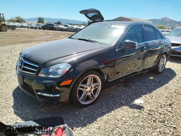 ✅ 2014 Mercedes-Benz C 250 Sport • VIN: WDDGF4HB9EA951167 • Лот: 71278865. Опубликован ранее на Copart с пробегом 101 263 миль. Бесплатный доступ к архиву аукционных продаж из США и подробный отчёт об истории автомобиля на DreamBid. Изображение 1.