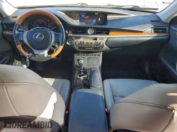 ✅ 2013 Lexus ES 300h • VIN: JTHBW1GG0D2015185 • Лот: 94361435. Опубликован ранее на Copart с пробегом 240 772 миль. Бесплатный доступ к архиву аукционных продаж из США и подробный отчёт об истории автомобиля на DreamBid. Изображение 8.