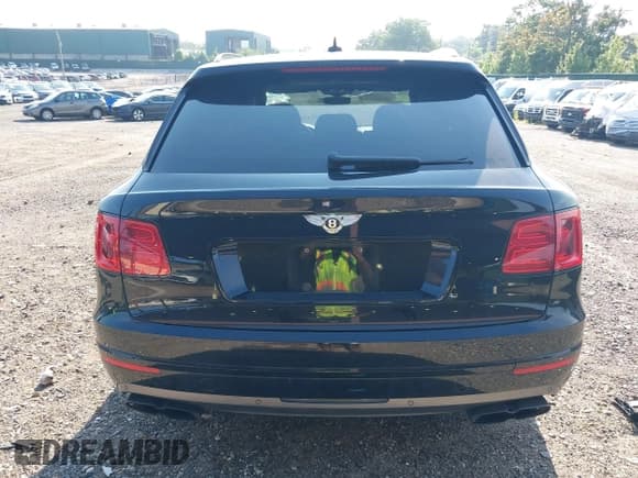 ✅ 2020 Bentley Bentayga V8 • VIN: SJAAM2ZV9LC029682 • Lot: 42847690. Wystawiony na IAAI z przebiegiem 26 272 mil. Bezpłatny archiwum sprzedaży aukcyjnych z USA i szczegółowy raport historii pojazdu na DreamBid. Zdjęcie 17.