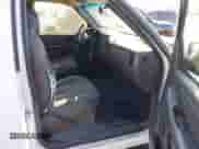 2004 Chevrolet Silverado 1500 Work Truck z VIN 1GCEC14X34Z297647, wystawiony jako IAAI lot #41721802 z przebiegiem 156 066 mil mil oraz . Historia ofert i sprzedaży dostępna na DreamBid. Obrazek 5.