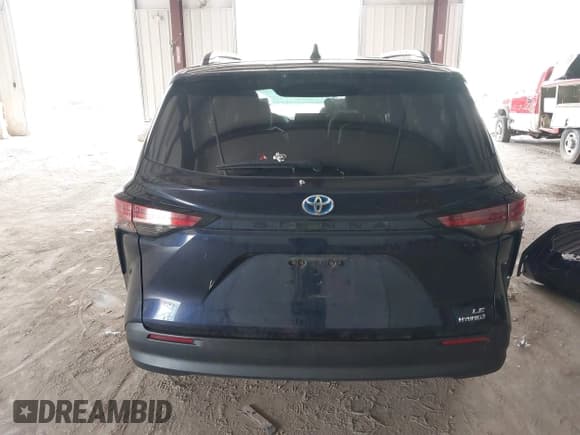 ✅ 2021 Toyota Sienna LE • VIN: 5TDKRKEC3MS070561 • Lot: 42331063. Listed on IAAI with 56,413 mi. Free auction sales archive from the USA and detailed vehicle history report at DreamBid. Image 17.