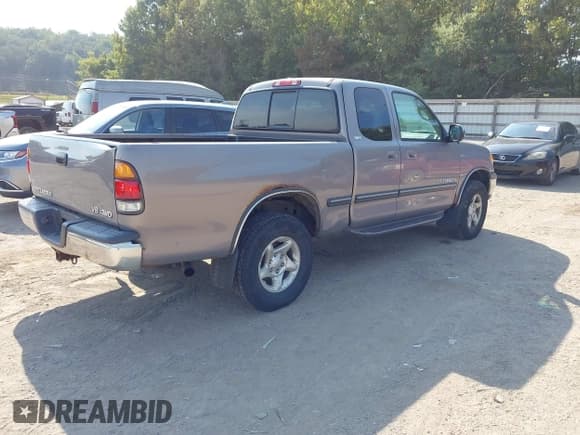 ✅ 2000 Toyota Tundra SR5 • VIN: 5TBBT4415YS083517 • Lot: 43231467. Listed on IAAI with 238,728 mi. Free auction sales archive from the USA and detailed vehicle history report at DreamBid. Image 4.