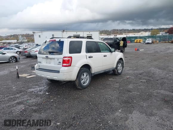 ✅ 2009 Ford Escape XLT • VIN: 1FMCU93G39KB94308 • Lot: 43579257. Listed on IAAI with 49,142 mi. Free auction sales archive from the USA and detailed vehicle history report at DreamBid. Image 4.
