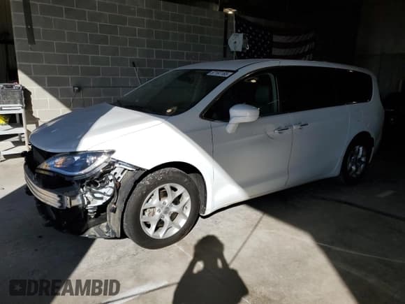 ✅ 2018 Chrysler Pacifica Touring Plus • VIN: 2C4RC1FG7JR128770 • Lot: 87197165. Wystawiony na Copart z przebiegiem 48 880 mil. Bezpłatny archiwum sprzedaży aukcyjnych z USA i szczegółowy raport historii pojazdu na DreamBid. Zdjęcie 1.