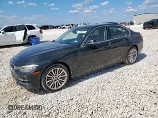 2014 BMW 3 Series 328i xDrive z VIN WBA3B3C58EJ982780, wystawiony jako Copart lot #70868475 z przebiegiem 98 542 mil mil oraz Szkoda całkowita • Salvage title. Historia ofert i sprzedaży dostępna na DreamBid. Obrazek 1.