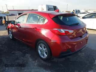 2017 Chevrolet Cruze LT z VIN 3G1BE6SM9HS591245, wystawiony jako IAAI lot #43397131 z przebiegiem 31 164 mil mil oraz . Historia ofert i sprzedaży dostępna na DreamBid. Obrazek 3.