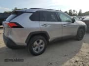 ✅ 2022 Toyota RAV4 Hybrid XLE • VIN: 4T3RWRFV2NU050401 • Lot: 81446325. Wystawiony na Copart z przebiegiem 107 537 mil. Bezpłatny archiwum sprzedaży aukcyjnych z USA i szczegółowy raport historii pojazdu na DreamBid. Zdjęcie 3.