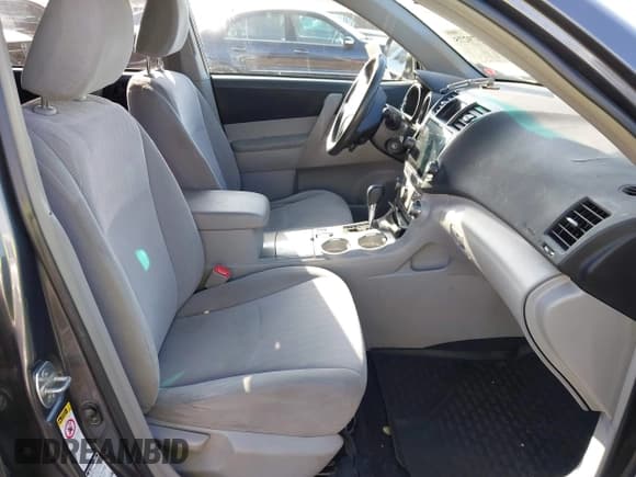 ✅ 2012 Toyota Highlander SE • VIN: 5TDBK3EHXCS100773 • Lot: 43379275. Listed on IAAI with 93,099 mi. Free auction sales archive from the USA and detailed vehicle history report at DreamBid. Image 5.