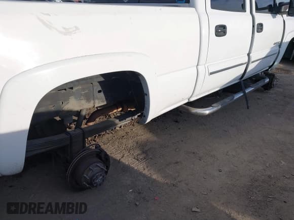 ✅ 2006 Chevrolet Silverado 2500HD LT1 • VIN: 1GCHK23U96F121414 • Lot: 41686044. Listed on IAAI with 165,248 mi. Free auction sales archive from the USA and detailed vehicle history report at DreamBid. Image 19.