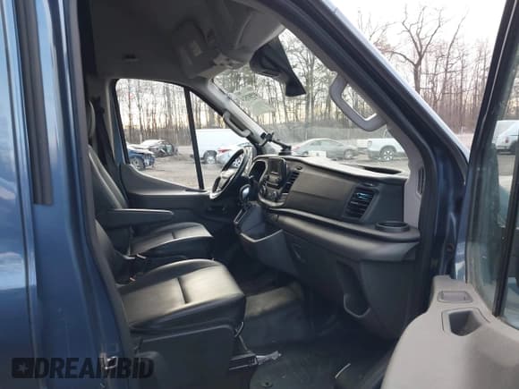 ✅ 2023 Ford Transit Cargo • VIN: 1FTBR3X86PKA19968 • Lot: 41587524. Listed on IAAI with 44,987 mi. Free auction sales archive from the USA and detailed vehicle history report at DreamBid. Image 5.